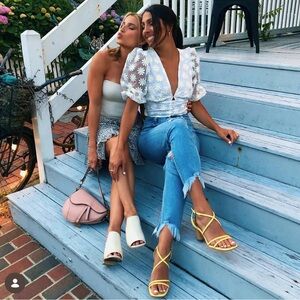 Forever 21 White Daisy Embroidered V-Neck Crop Top